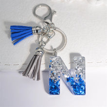 Llaveros creativos de resina de 26 letras con borla, accesorios de moda con iniciales, lentejuelas, color azul y plateado, colgante para bolso