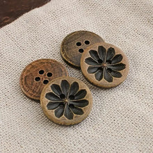 20 botones de madera de 18 mm, color marrón oscuro, estilo vintage con tallados intrincados; ideales para camisas, cárdigans, suéteres y blazers de manualidades.