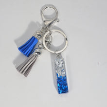 Llaveros creativos de resina de 26 letras con borla, accesorios de moda con iniciales, lentejuelas, color azul y plateado, colgante para bolso