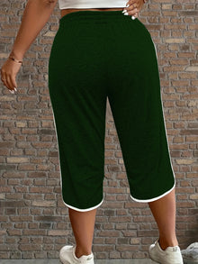 Women's Plus Size Contrast Stretch Cropped Pants with Functional Pockets - image 3