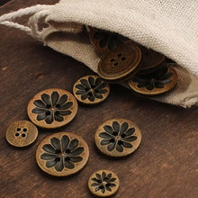 20 botones de madera de 18 mm, color marrón oscuro, estilo vintage con tallados intrincados; ideales para camisas, cárdigans, suéteres y blazers de manualidades.
