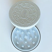 Vanilla Spice Grinder, 2.2-Inch Powerful Manual Grinding,Fun Cookie Shape Design,Protection Plastic Portable Crusher Accessories