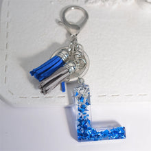 Llaveros creativos de resina de 26 letras con borla, accesorios de moda con iniciales, lentejuelas, color azul y plateado, colgante para bolso
