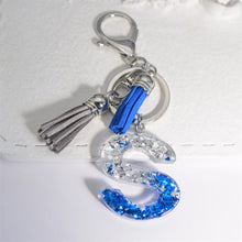 Llaveros creativos de resina de 26 letras con borla, accesorios de moda con iniciales, lentejuelas, color azul y plateado, colgante para bolso