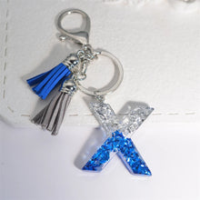 Llaveros creativos de resina de 26 letras con borla, accesorios de moda con iniciales, lentejuelas, color azul y plateado, colgante para bolso