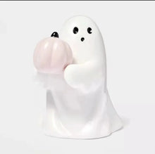Halloween creative refers to the ghost of resin ornaments