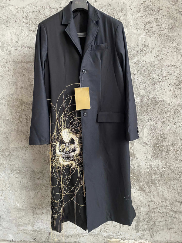 Abrigo de colaboración de diseñador japonés TOP-YAMAMOTO, modelo "Cinco bendiciones y buena fortuna" con diseño de murciélago y cabeza de oveja