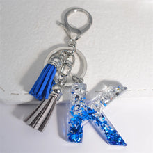 Llaveros creativos de resina de 26 letras con borla, accesorios de moda con iniciales, lentejuelas, color azul y plateado, colgante para bolso