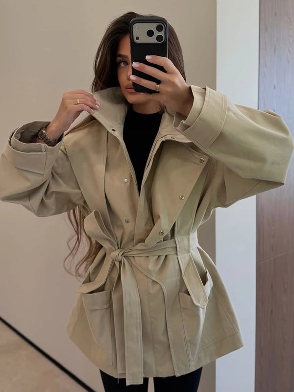 Gabardina corta para mujer, con cinturón, cuello alto, doble botonadura, estilo utilitario, bolsillos extragrandes, elegante, informal, para oficina y uso diario.