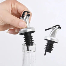 1/3/5Pcs ABS Oil Bottle Stopper Lock Good Sealing Press Design Wine Pourers Kitchen Bar Tool Silicone Rubber Olive Oil Sprayer