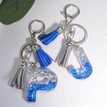 Llaveros creativos de resina de 26 letras con borla, accesorios de moda con iniciales, lentejuelas, color azul y plateado, colgante para bolso