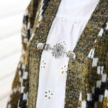 Fashion Sweater Shawl Clips Vintage Cardigan Collar Clip Dress Shirt Cape Cloak Cinch Closure Brooch for Women Clothing Wearing